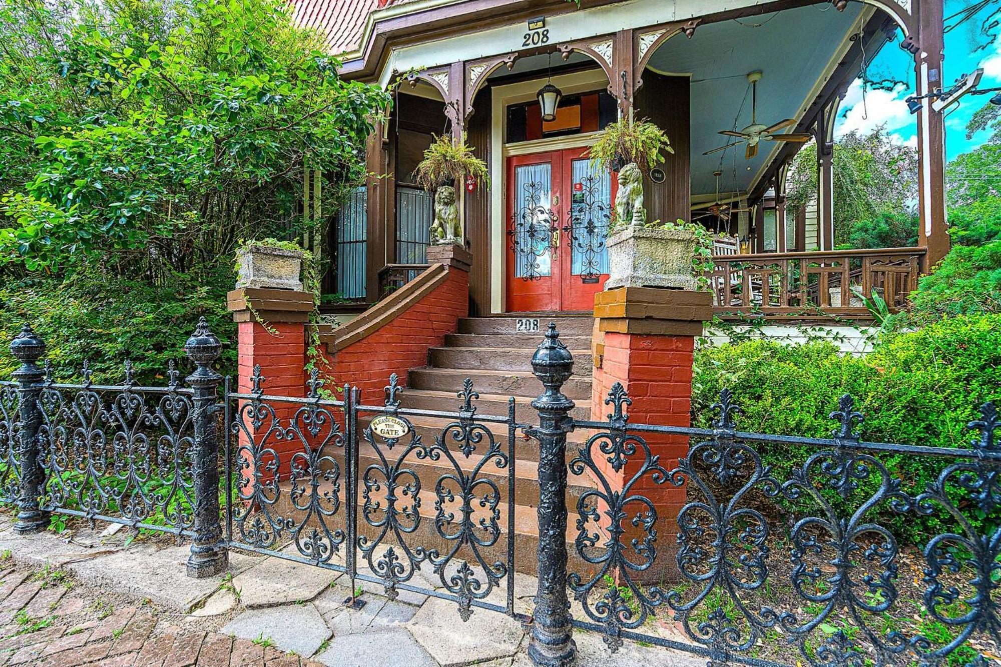 Camellia Room_victorian_with Private Bathroom * Savannah