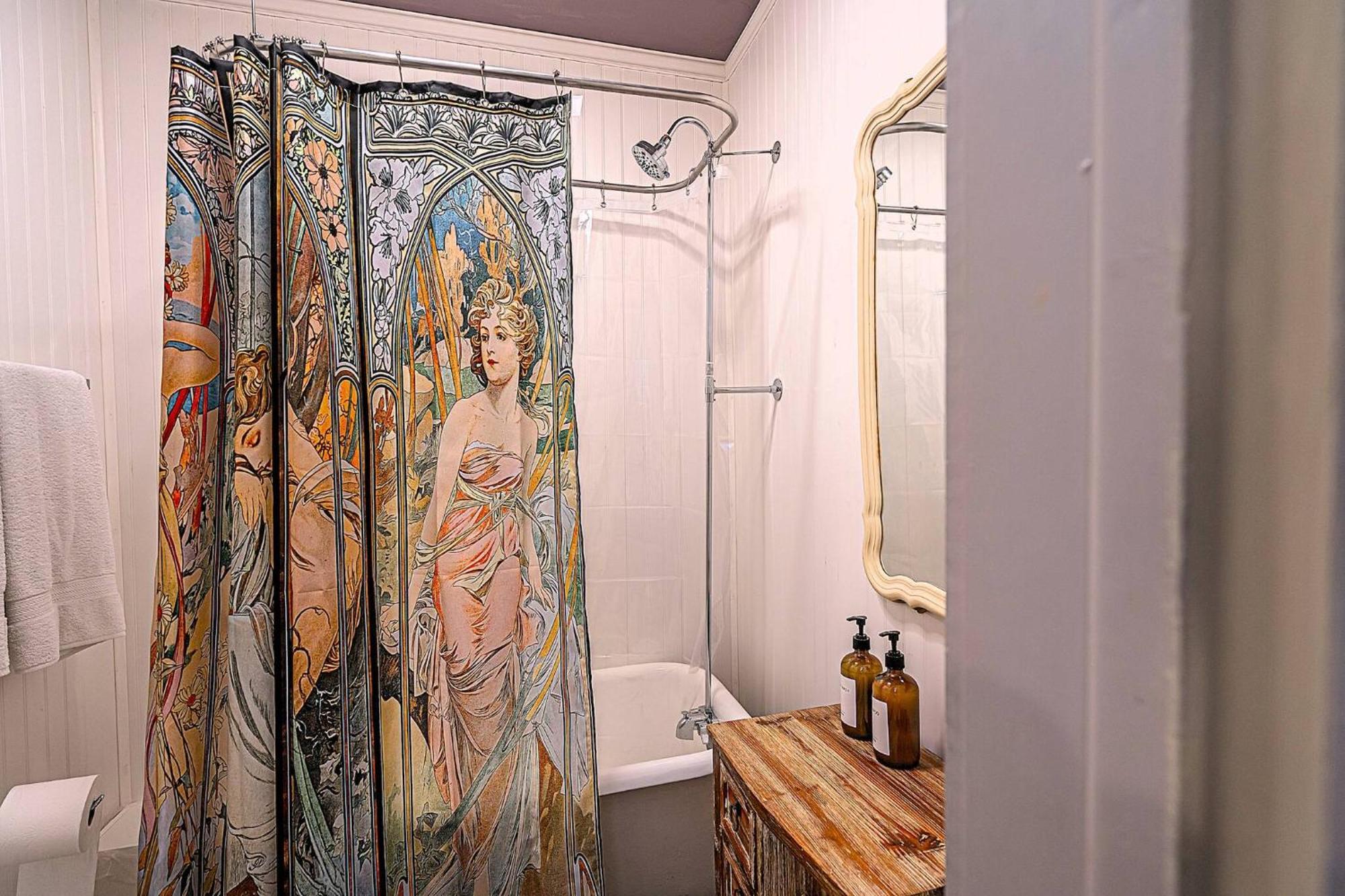 Camellia Room_victorian_with Private Bathroom Holiday home *
