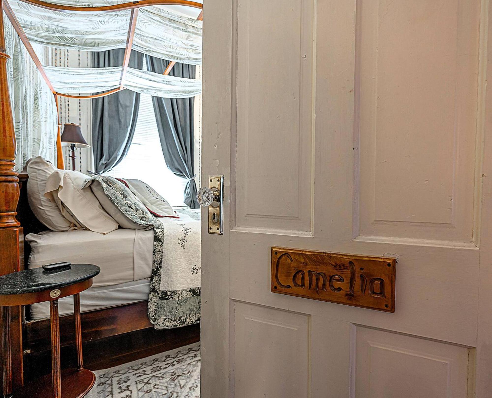 Holiday home Camellia Room_victorian_with Private Bathroom Savannah