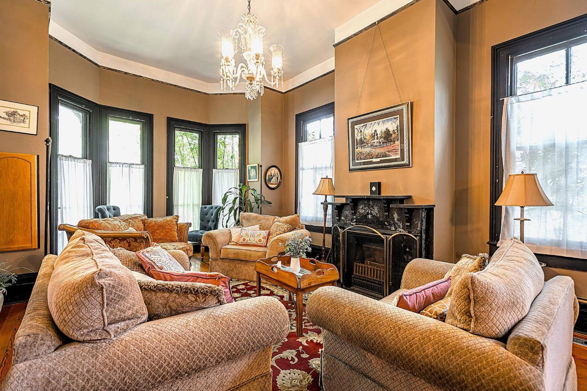 Holiday home Camellia Room_victorian_with Private Bathroom