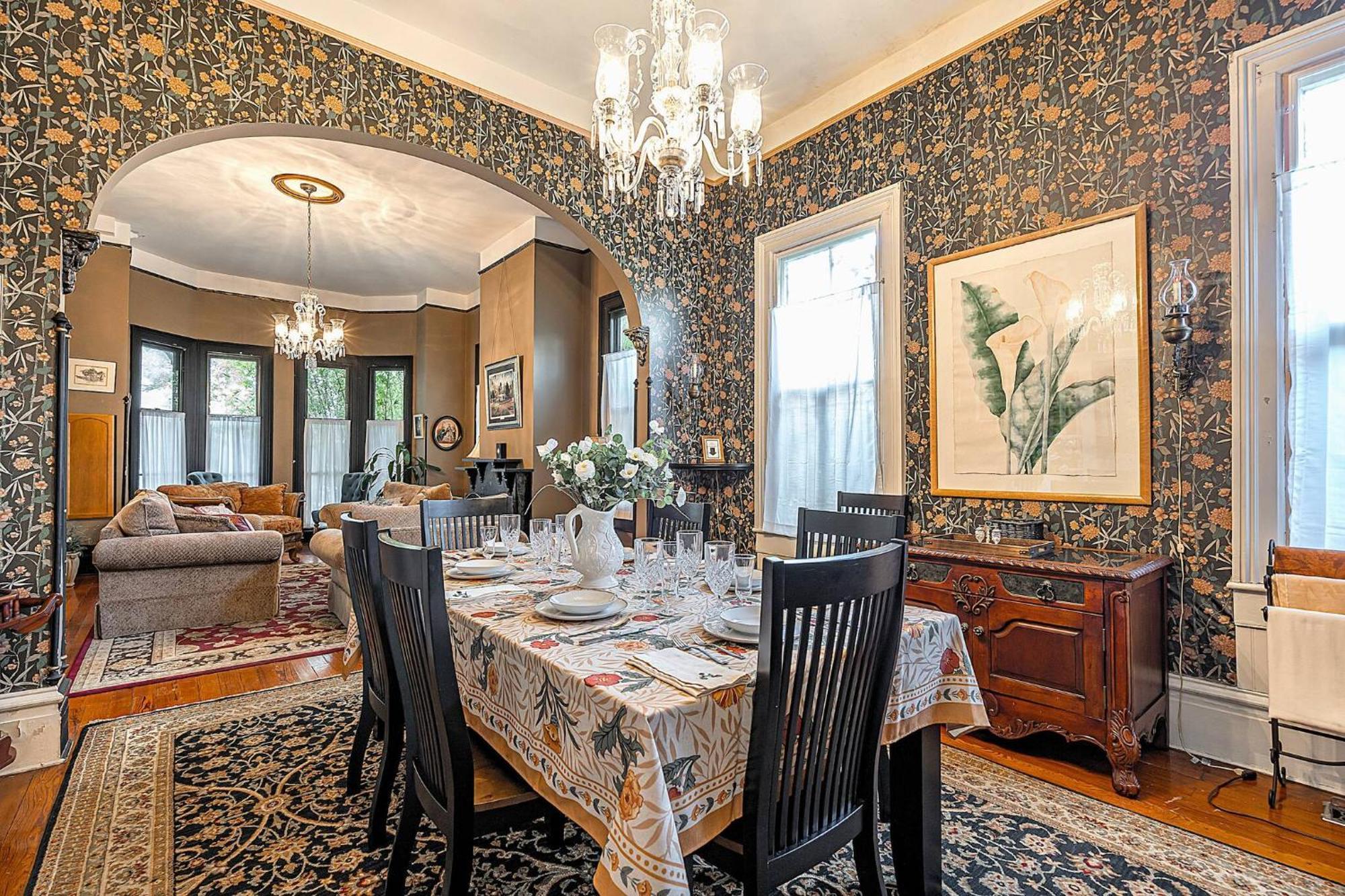 Camellia Room_victorian_with Private Bathroom * Savannah